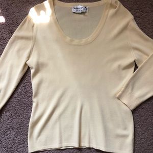 Pretty Joseph A pale yellow knit
